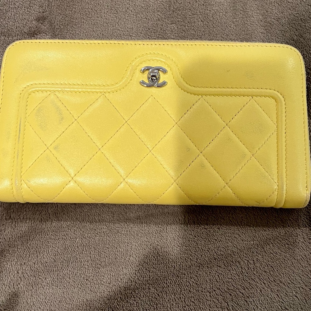 CHANEL Yellow Quilted Caviar Wallet with Pink inside! Like New